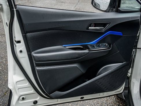 Used 2021 Toyota C-HR XLE image 21