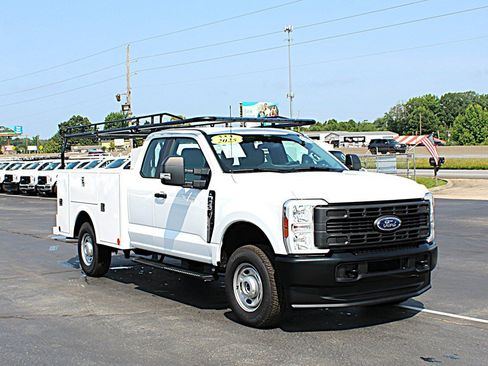 Used 2025 Ford F250 XL AWD/4WD image 2