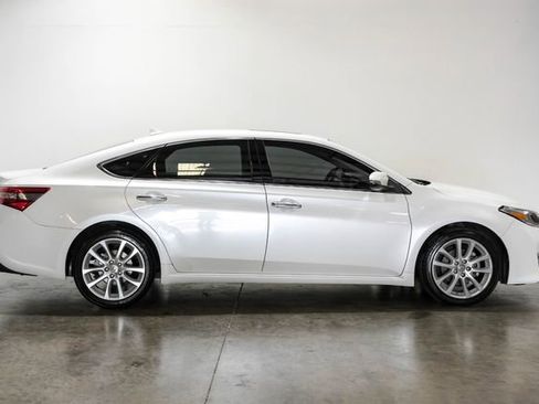 Used 2014 Toyota Avalon Limited FWD image 12
