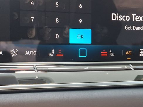 Certified 2025 Volkswagen Tiguan SE image 25