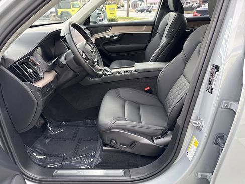 Used 2025 Volvo XC90 B6 Plus image 14