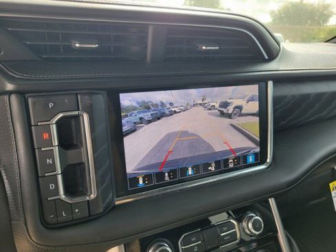 Used 2021 GMC Yukon Denali w/ Denali Premium Package image 22