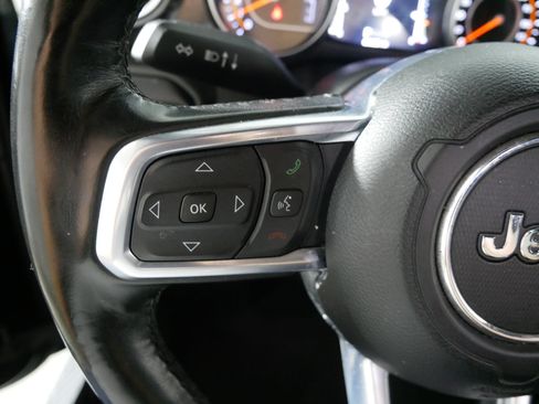 Used 2020 Jeep Wrangler Unlimited Sahara AWD/4WD image 27
