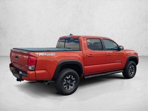 Used 2017 Toyota Tacoma TRD Off-Road w/ Premium & Technology Package AWD/4WD image 5