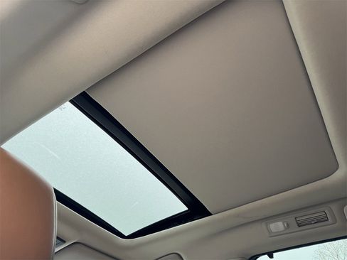 Used 2023 Nissan Pathfinder Platinum image 27