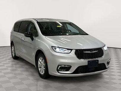 Used 2024 Chrysler Pacifica Touring-L