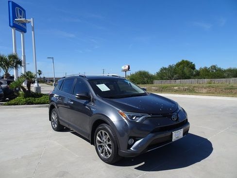 Used 2018 Toyota RAV4 Limited image 3