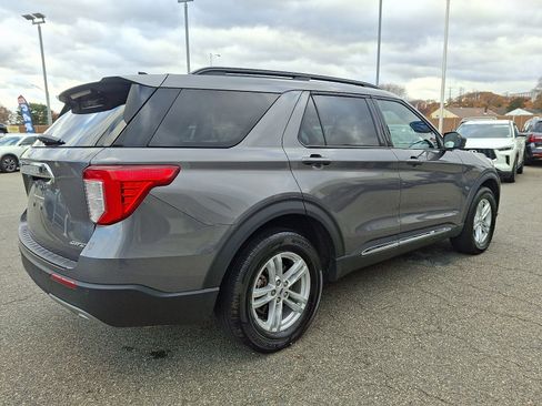 Used 2022 Ford Explorer XLT w/ Equipment Group 202A image 4