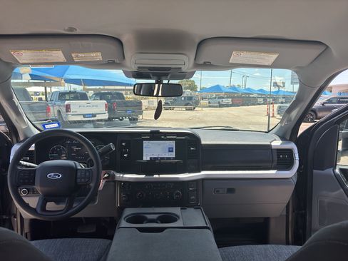 Used 2023 Ford F350 XLT AWD/4WD image 23