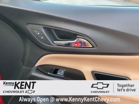 Used 2023 Chevrolet Equinox Premier image 17