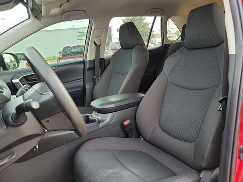 Used 2022 Toyota RAV4 LE FWD image 12