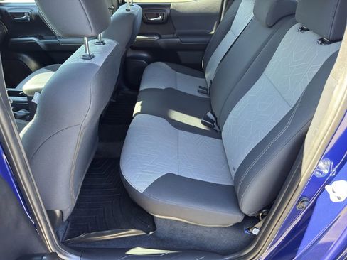 Used 2022 Toyota Tacoma TRD Sport w/ Technology Package image 12