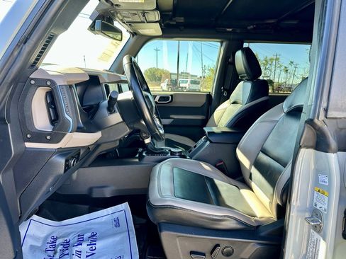 Used 2023 Ford Bronco Wildtrak image 9