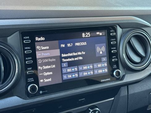 Used 2020 Toyota Tacoma TRD Off-Road w/ Technology Package AWD/4WD image 18