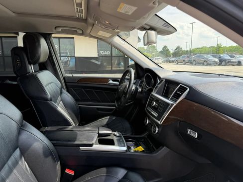 Used 2014 Mercedes-Benz GL 450 4MATIC image 28