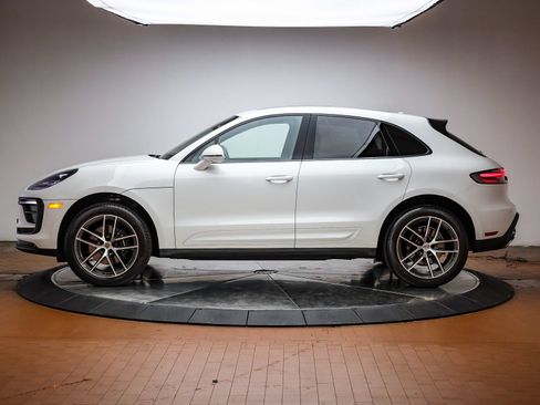Certified 2025 Porsche Macan AWD/4WD image 2