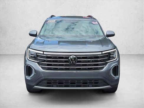 Used 2024 Volkswagen Atlas SE FWD image 2