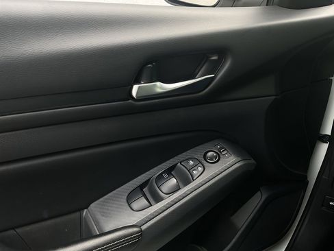 Used 2025 Nissan Altima 2.5 SV FWD image 21