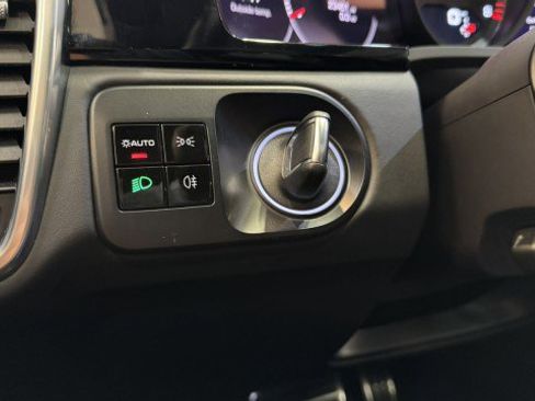 Used 2021 Porsche Cayenne Turbo image 20