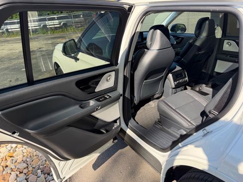 New 2026 Lincoln Aviator Reserve AWD/4WD image 19