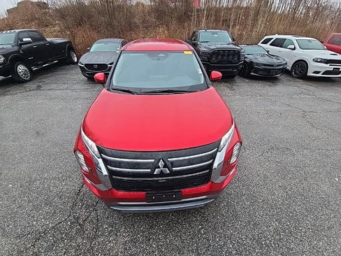 Used 2025 Mitsubishi Outlander SE image 13