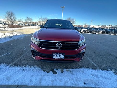 Used 2024 Volkswagen Tiguan SE R-Line image 2