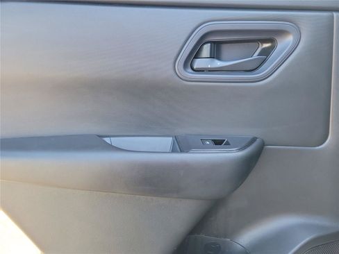 Used 2024 Nissan Rogue S FWD image 14