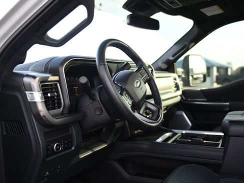 Used 2025 Ford F250 Platinum w/ Tremor Off-Road Package image 26