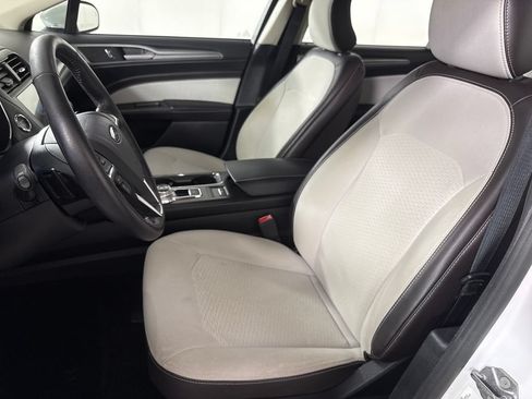 Used 2019 Ford Fusion SE w/ Equipment Group 151A FWD image 10