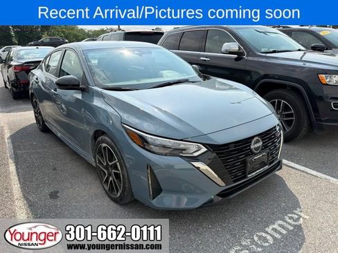 Certified 2025 Nissan Sentra SR w/ Trunk Package FWD image 1