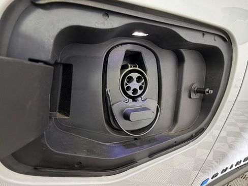 Certified 2024 Chevrolet Equinox EV RS w/ Active Safety Package 3 FWD image 36