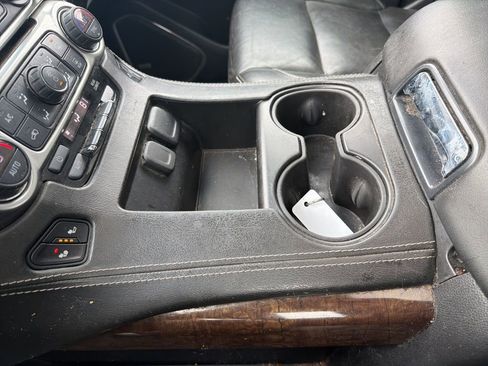 Used 2019 Chevrolet Suburban LT AWD/4WD image 26
