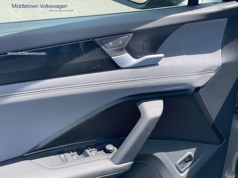 Certified 2025 Volkswagen Tiguan SE AWD/4WD image 13