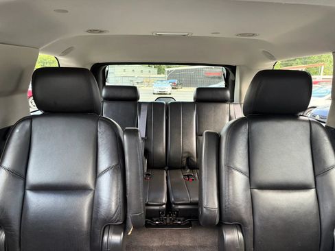 Used 2011 Cadillac Escalade Premium RWD image 26