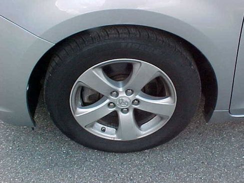 Used 2011 Toyota Sienna w/ Towing Pkg FWD image 5