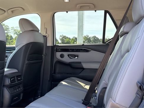 Used 2025 Honda Pilot EX-L image 16