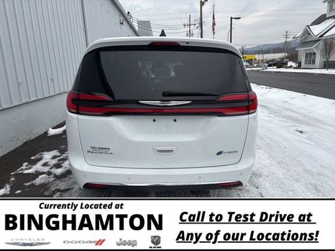 Used 2023 Chrysler Pacifica Limited image 7