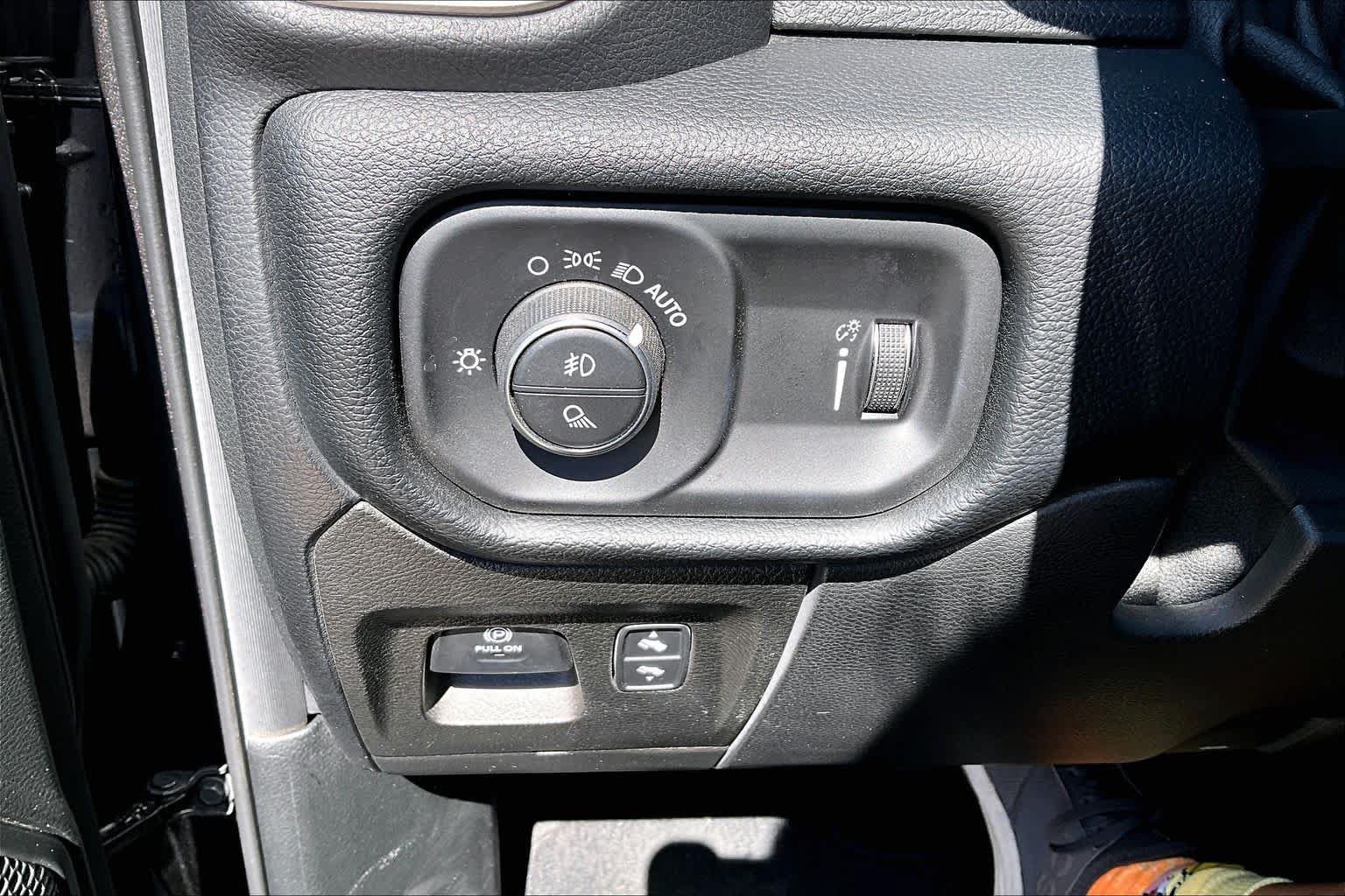 Used 2020 RAM 1500 Big Horn RWD image 32
