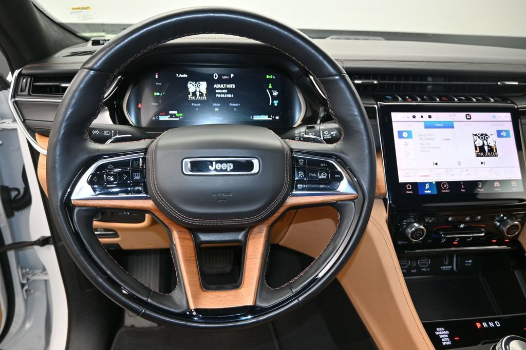Used 2023 Jeep Grand Cherokee Summit AWD/4WD image 23