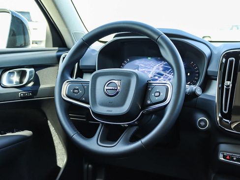 Used 2025 Volvo XC40 B5 Plus w/ Protection Package Premier AWD/4WD image 17