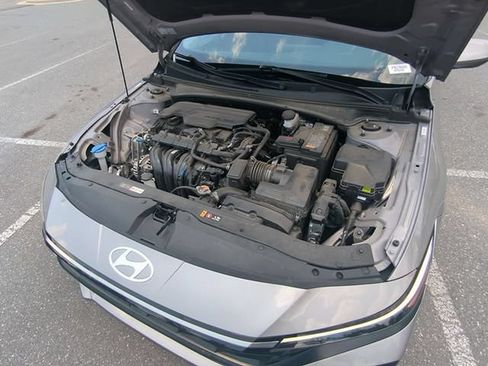 Used 2025 Hyundai Elantra SEL FWD image 43