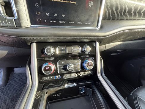 Used 2022 GMC Yukon Denali image 6