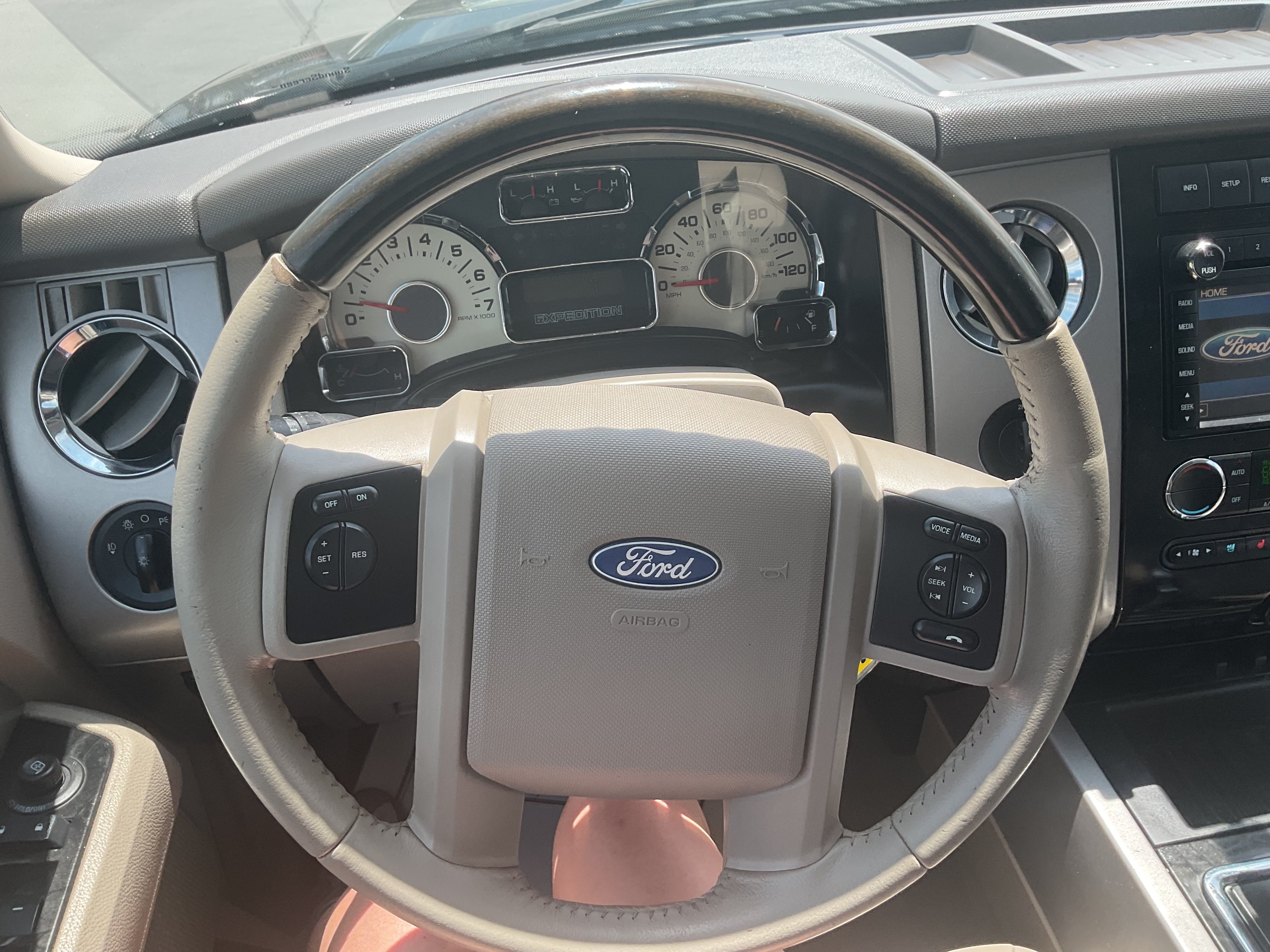 Used 2013 Ford Expedition Limited AWD/4WD image 24