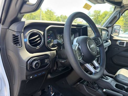 Used 2024 Jeep Wrangler High Altitude AWD/4WD image 20