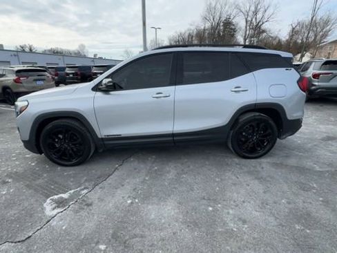 Used 2021 GMC Terrain SLT w/ Elevation Edition image 5