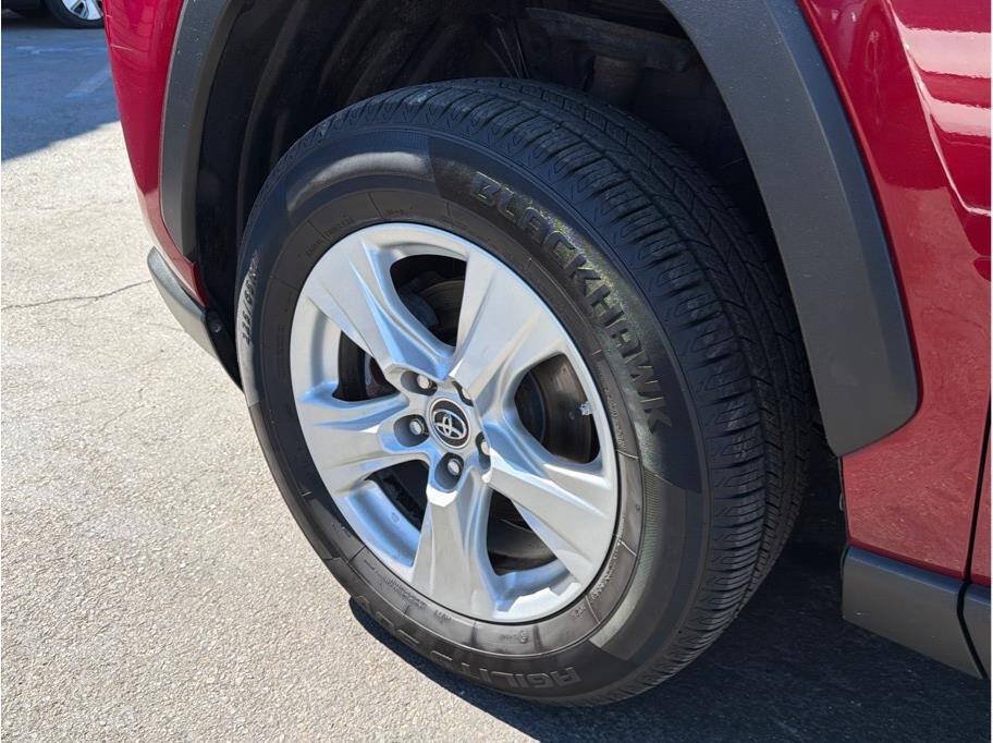 Used 2019 Toyota RAV4 LE w/ Carpet Mat Package AWD/4WD image 35