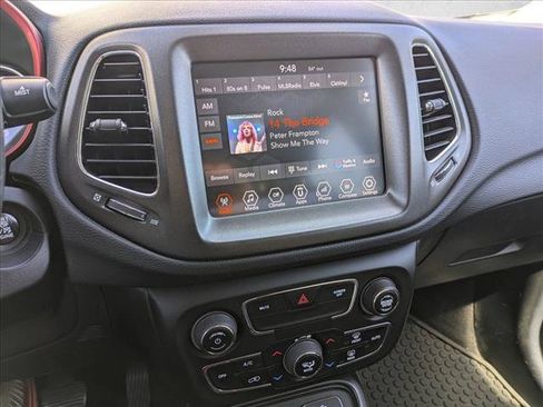 Used 2018 Jeep Compass Trailhawk w/ Leather Interior Group AWD/4WD image 12