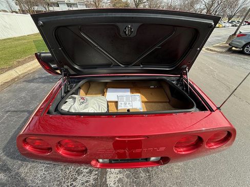 Used 2004 Chevrolet Corvette Convertible w/ Preferred Equipment Group image 22