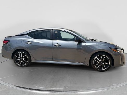 Used 2025 Nissan Sentra SR FWD image 2