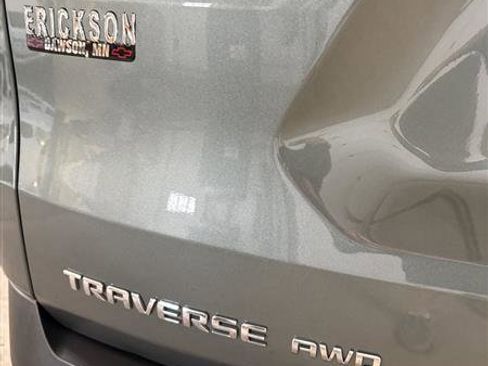 Used 2022 Chevrolet Traverse LT image 22